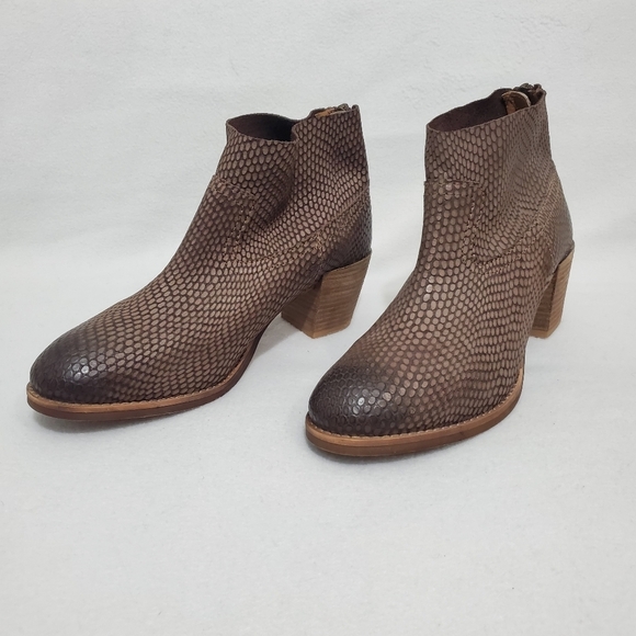 Seychelles Brown Waxed Leather Reptile Ankle Boots - Picture 3 of 7